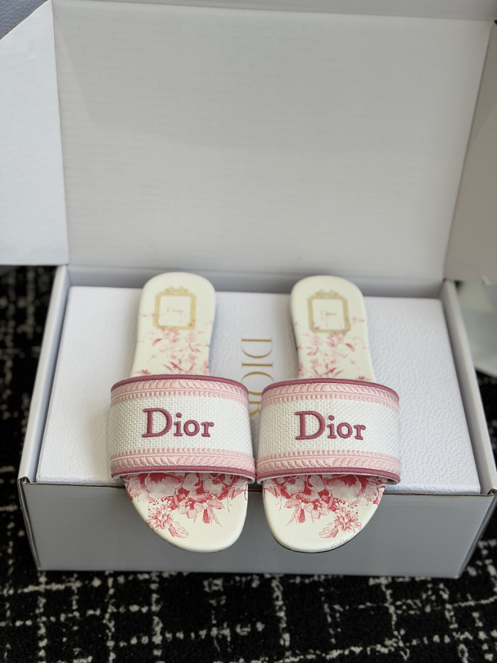 d10r sandal