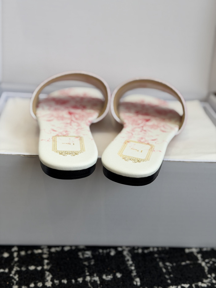 d10r sandal