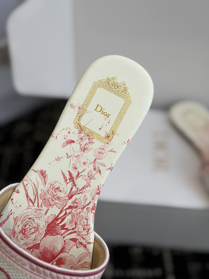 d10r sandal