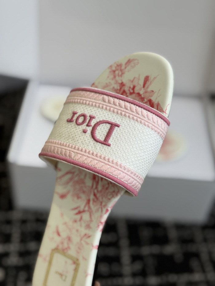 d10r sandal
