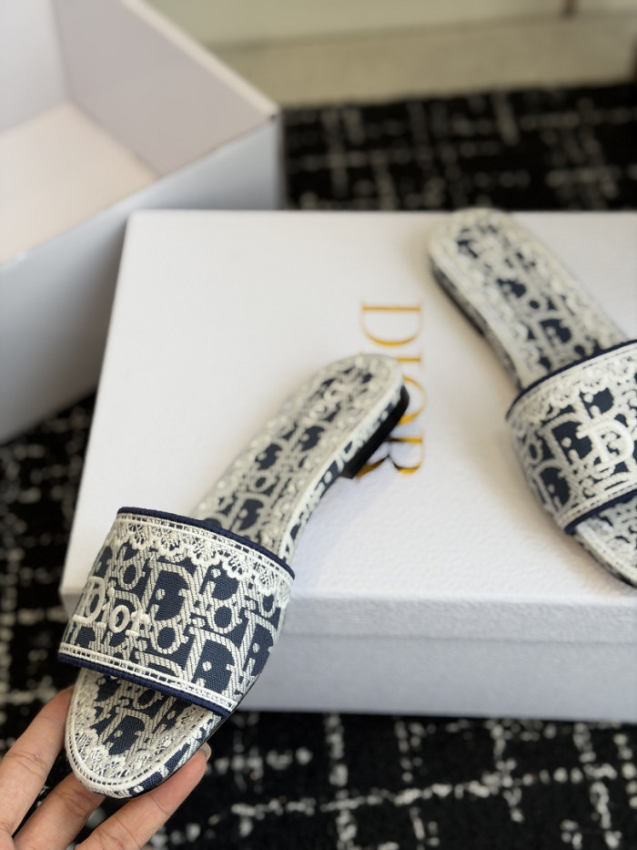 d10r sandal