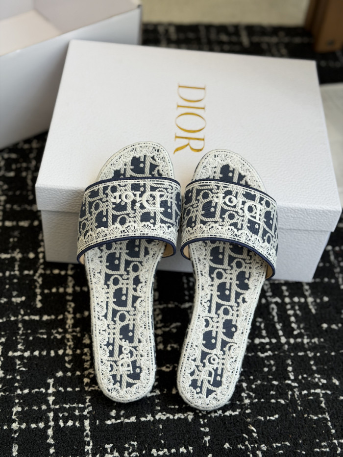 d10r sandal