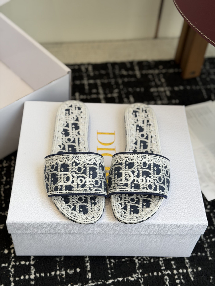 d10r sandal