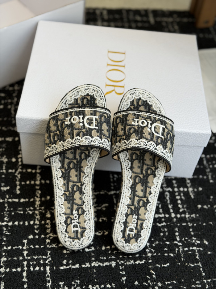 d10r sandal