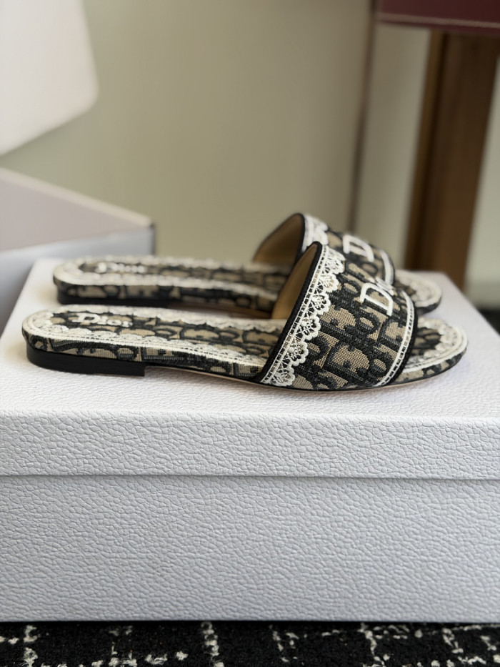 d10r sandal
