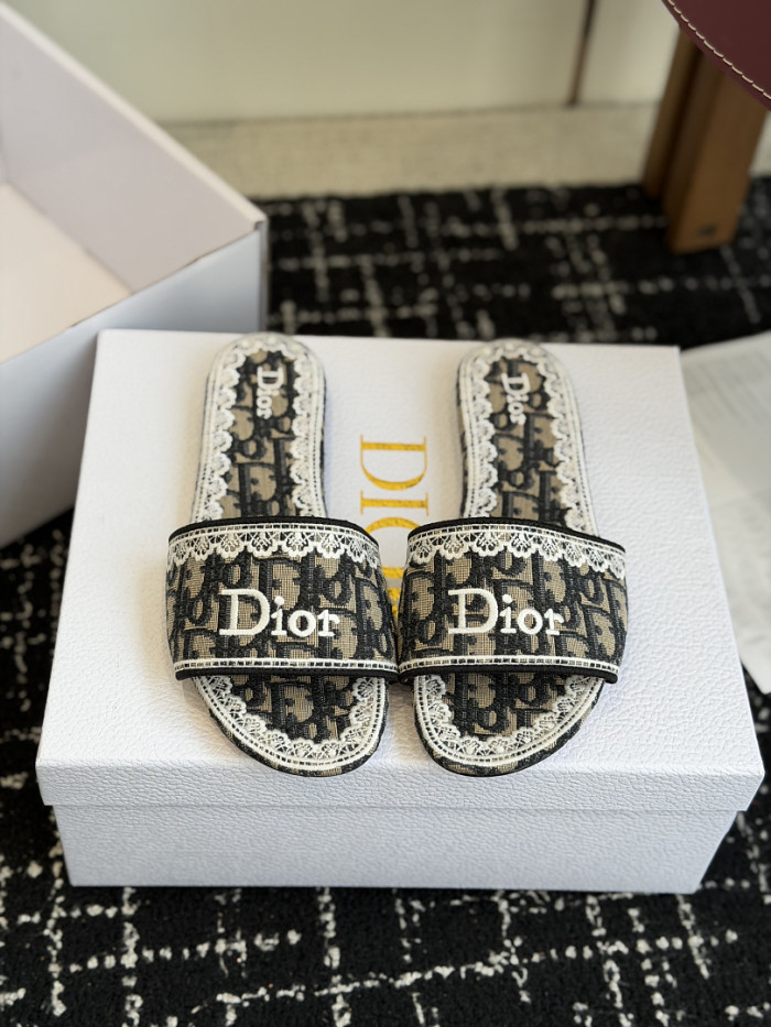 d10r sandal