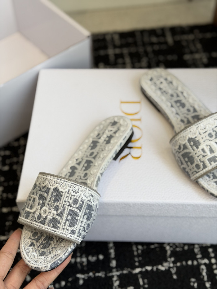 d10r sandal
