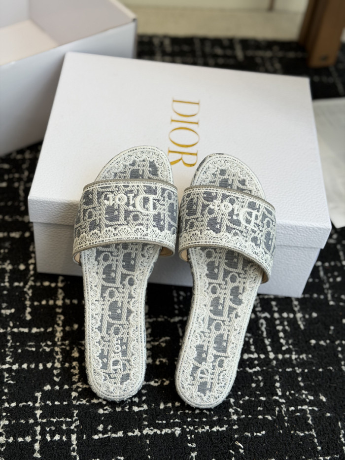d10r sandal