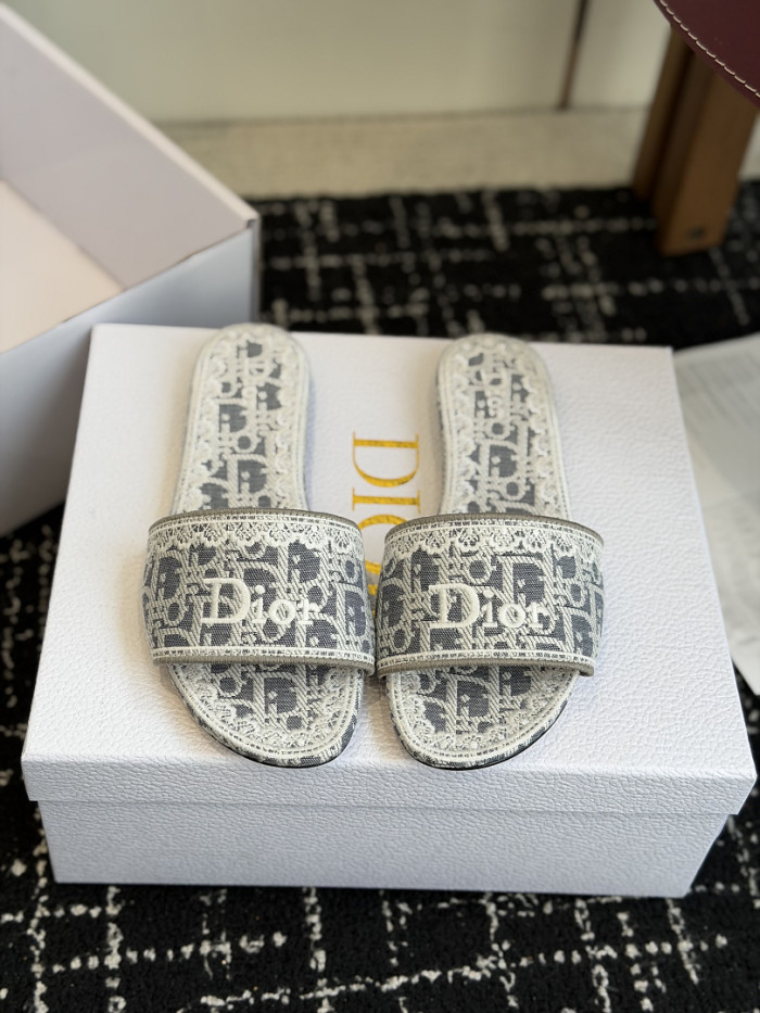 d10r sandal