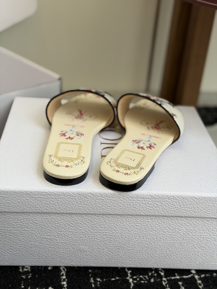 d10r sandal