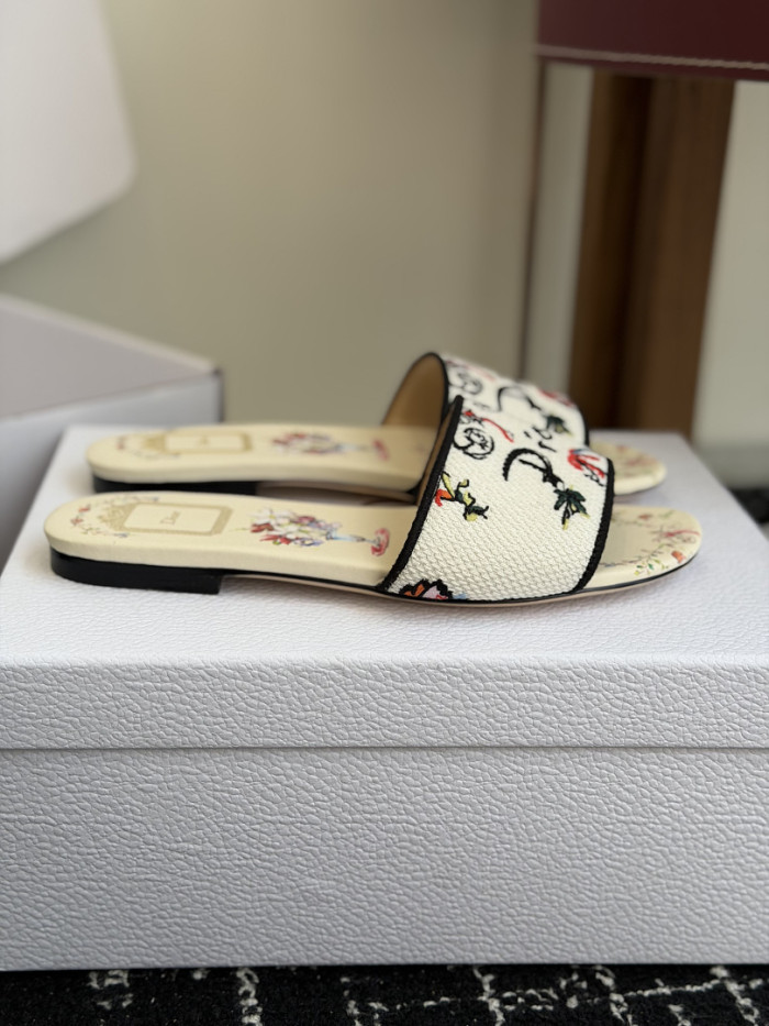 d10r sandal