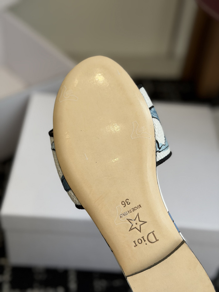 d10r sandal