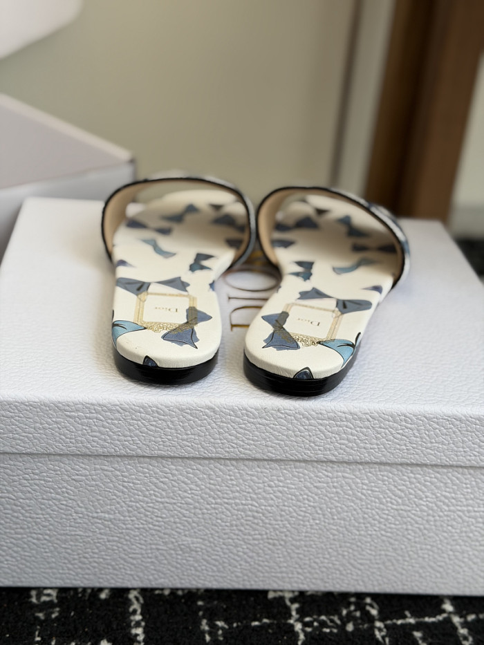 d10r sandal