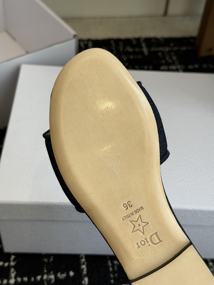 d10r sandal