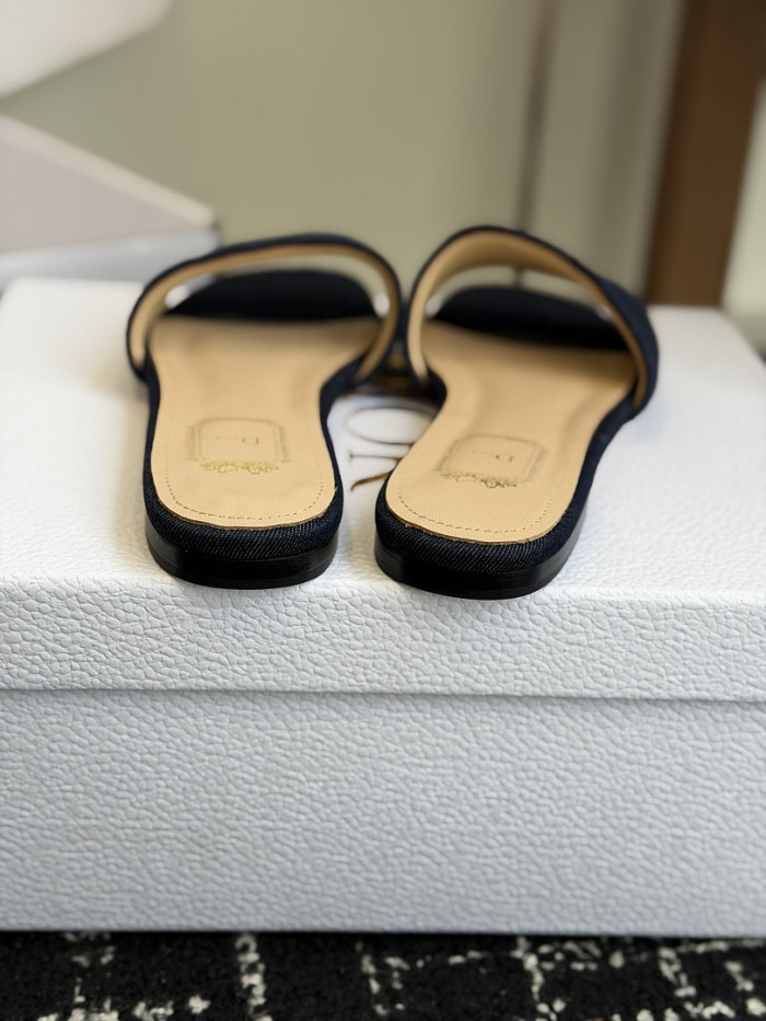 d10r sandal