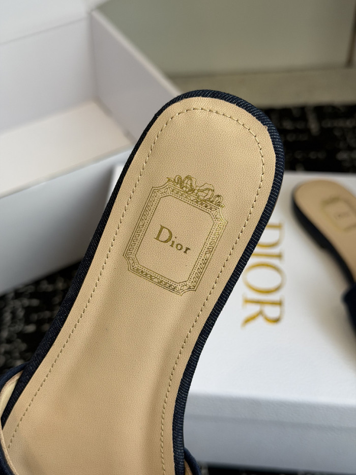 d10r sandal