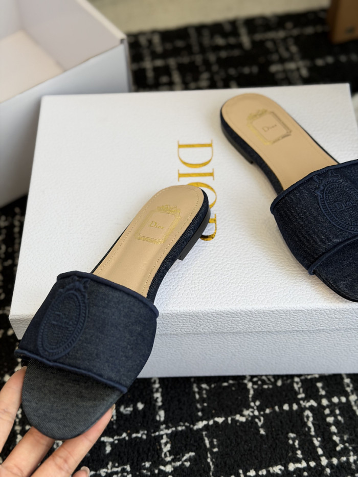 d10r sandal