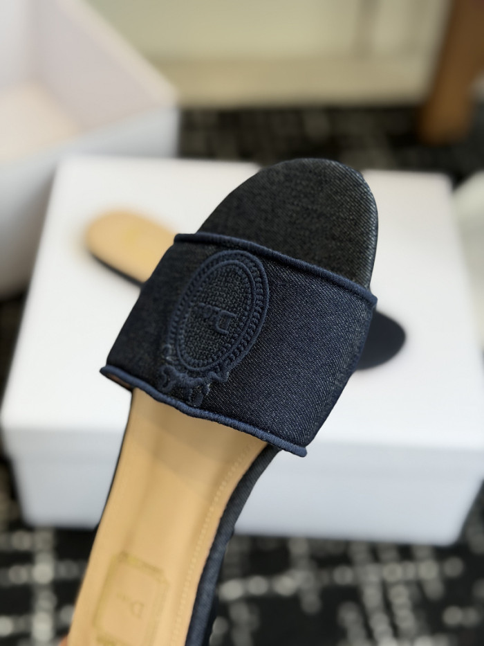 d10r sandal