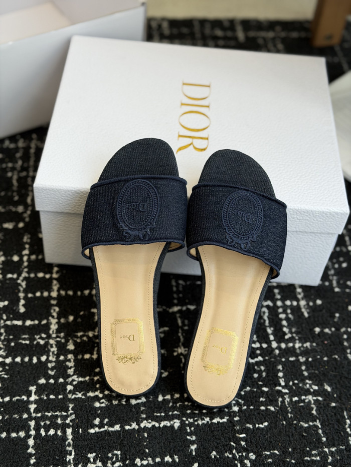 d10r sandal