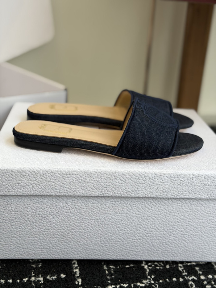 d10r sandal