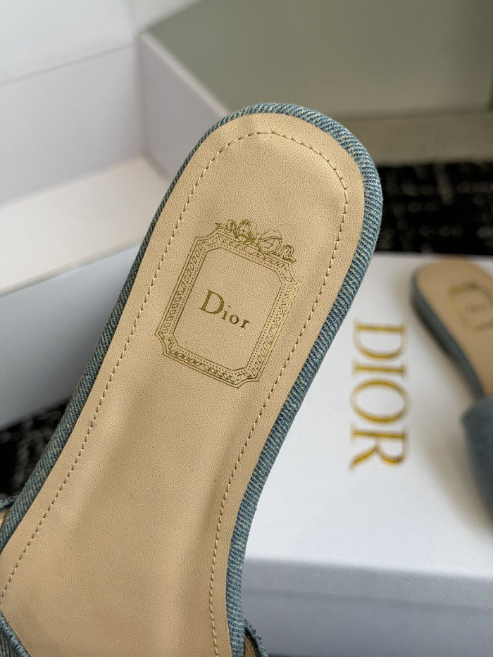 d10r sandal