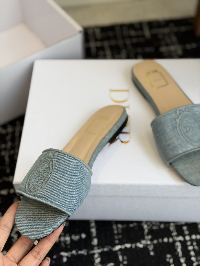 d10r sandal