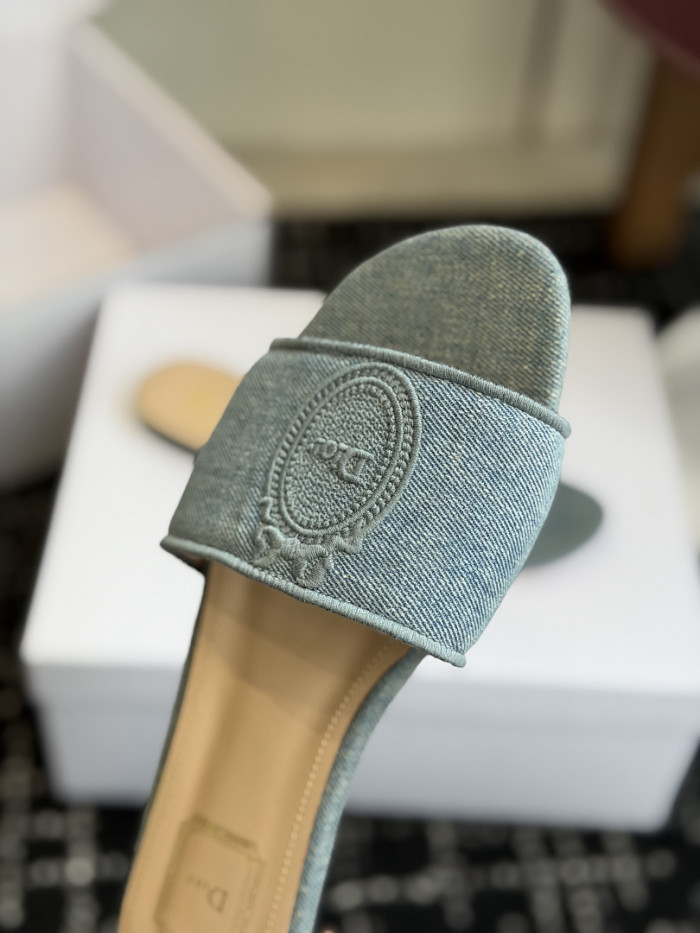 d10r sandal