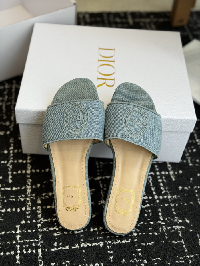d10r sandal