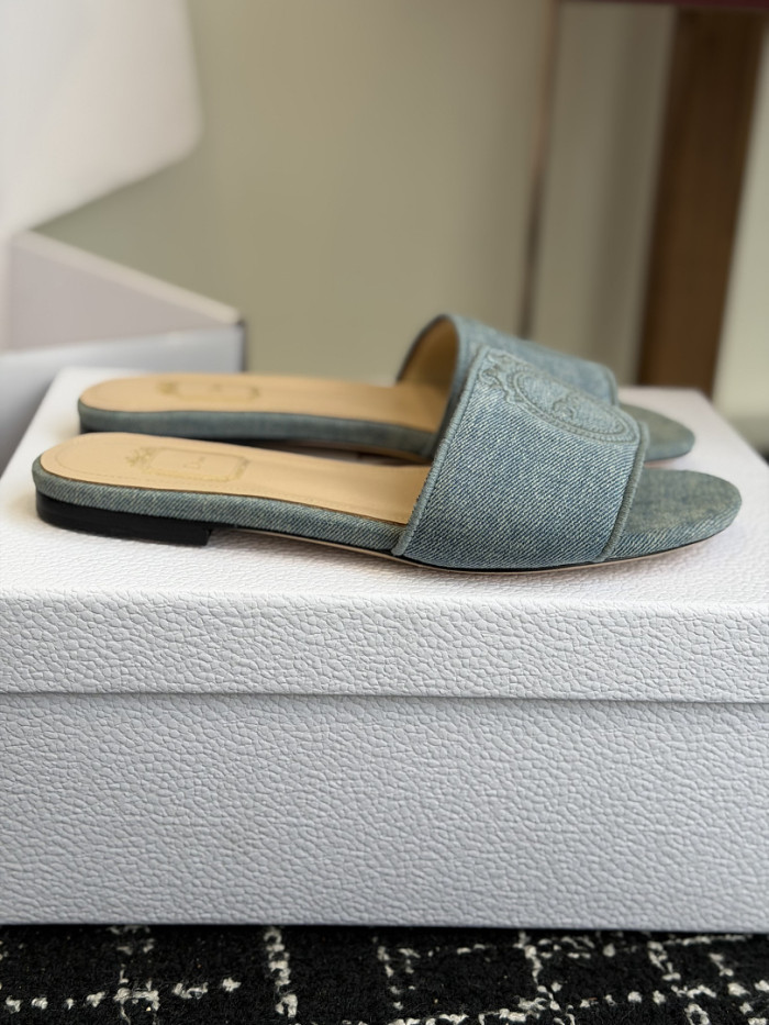 d10r sandal