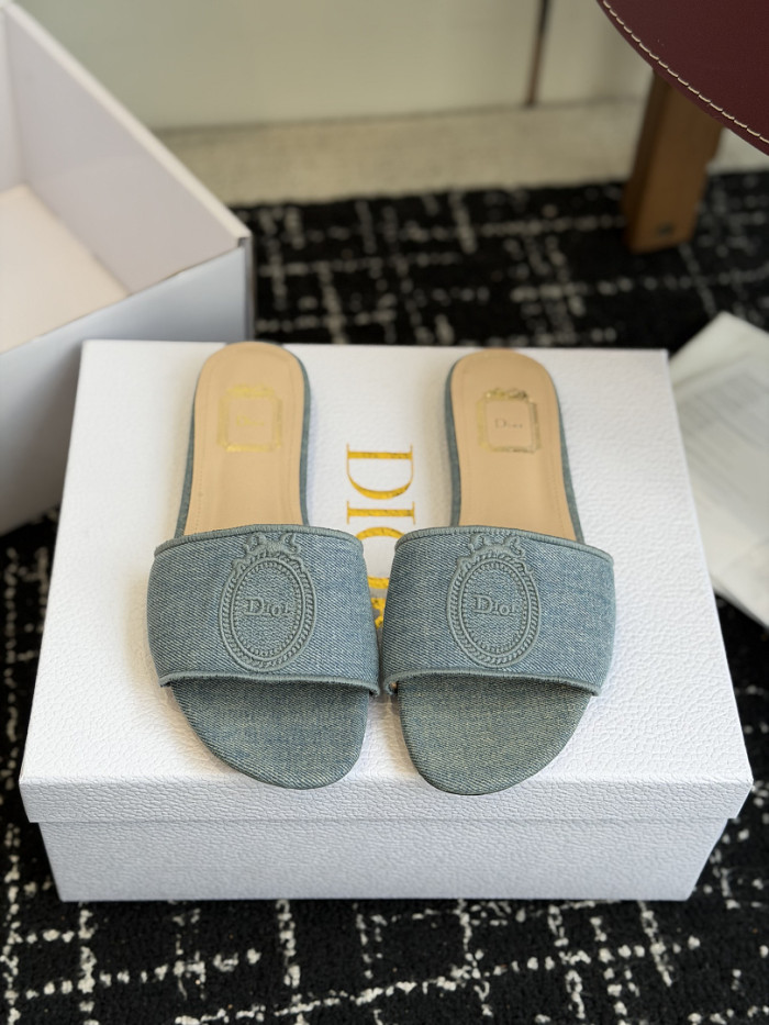 d10r sandal