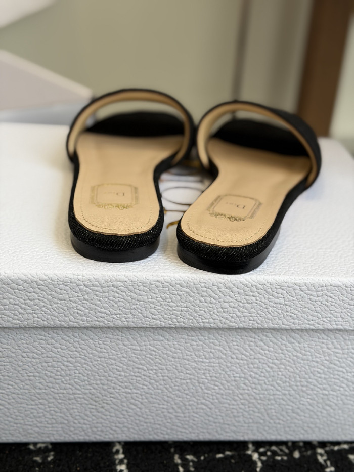 d10r sandal