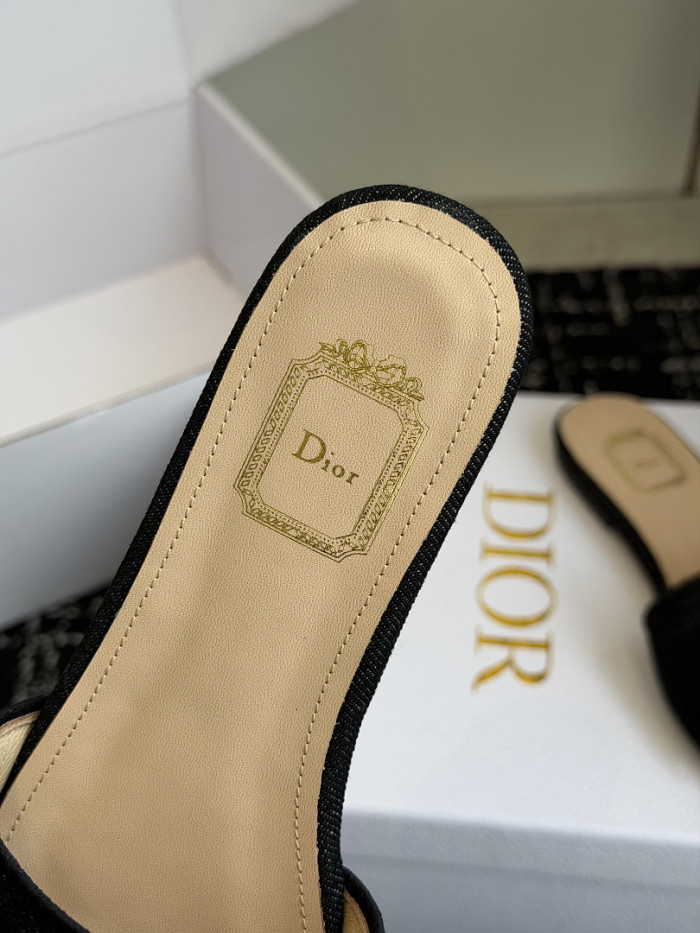 d10r sandal
