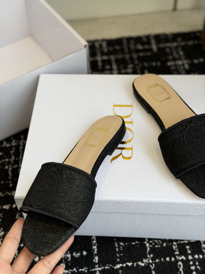 d10r sandal