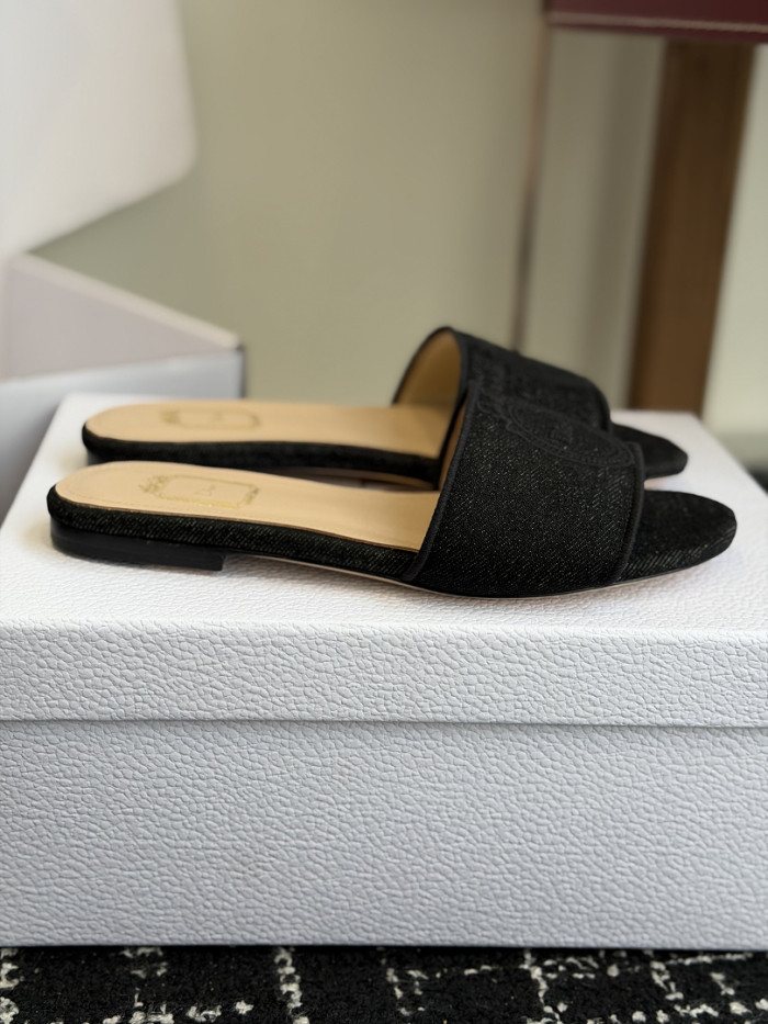 d10r sandal