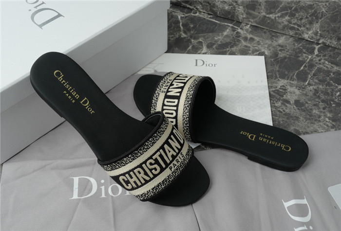 d10r sandal