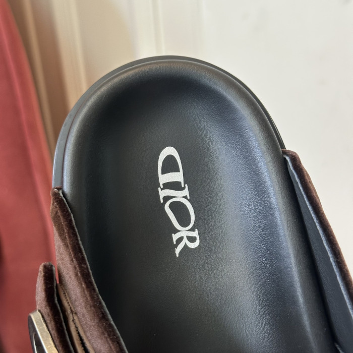 d10r sandal