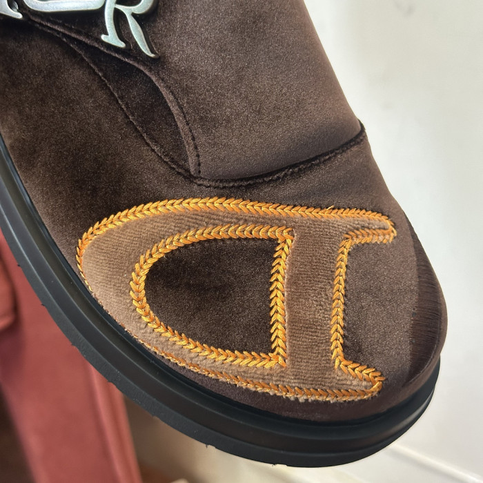 d10r sandal