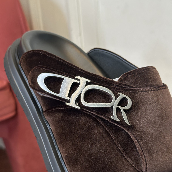 d10r sandal