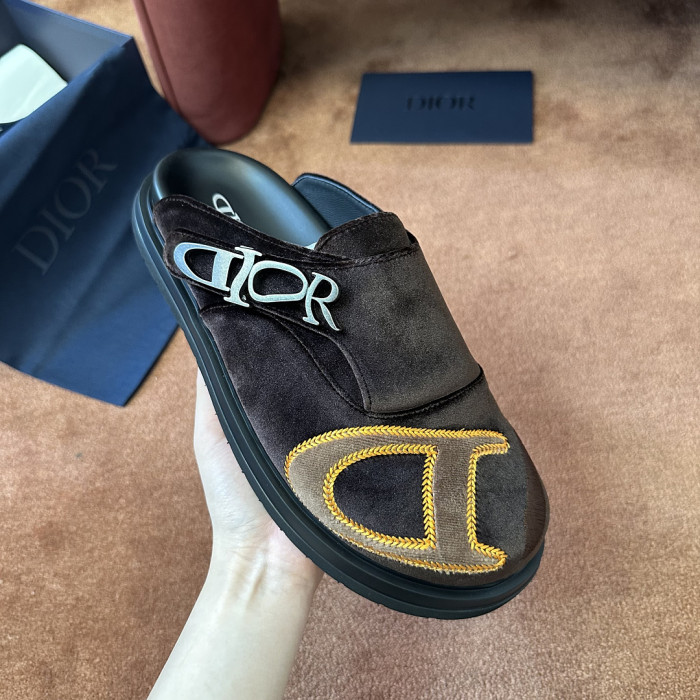 d10r sandal