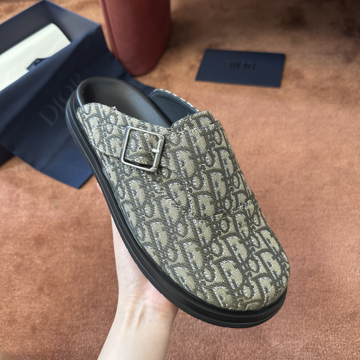 d10r sandal