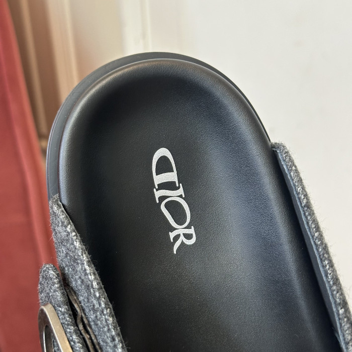 d10r sandal