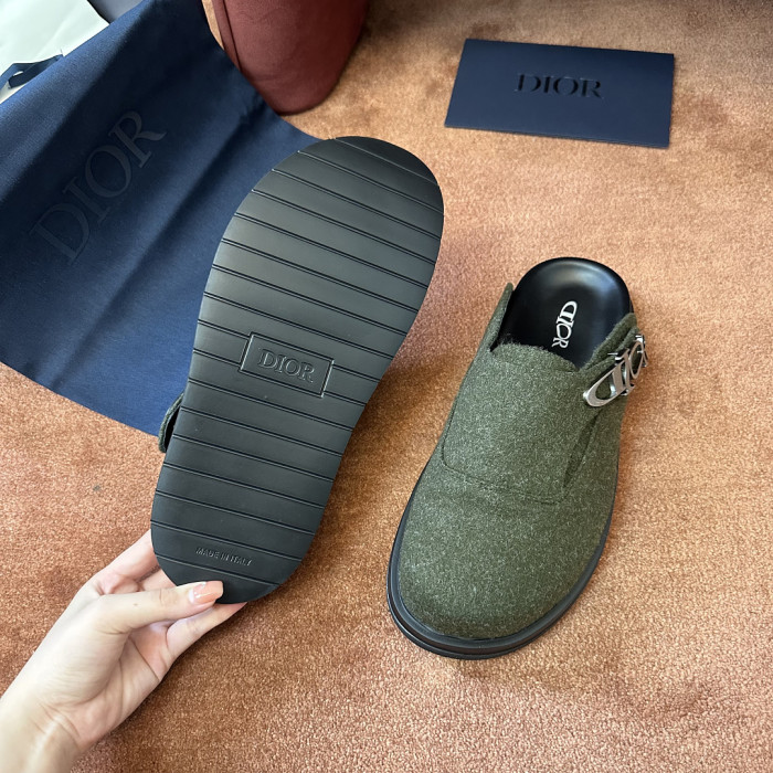 d10r sandal