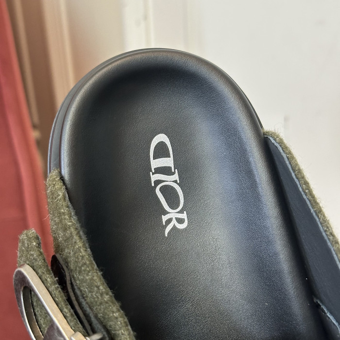 d10r sandal
