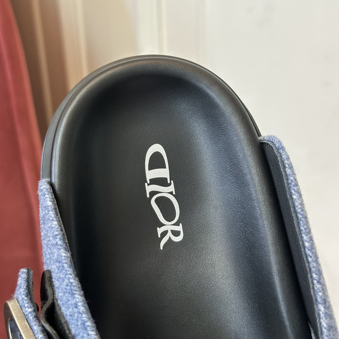 d10r sandal