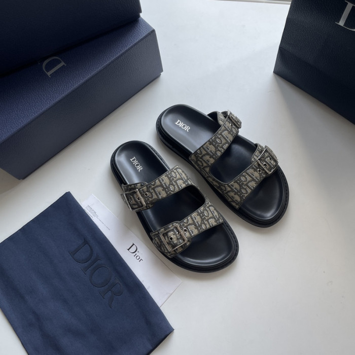 d10r sandal