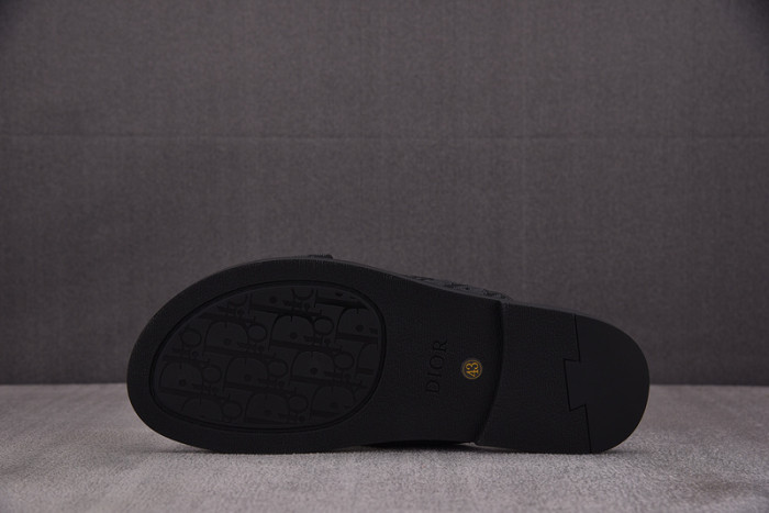 d10r sandal
