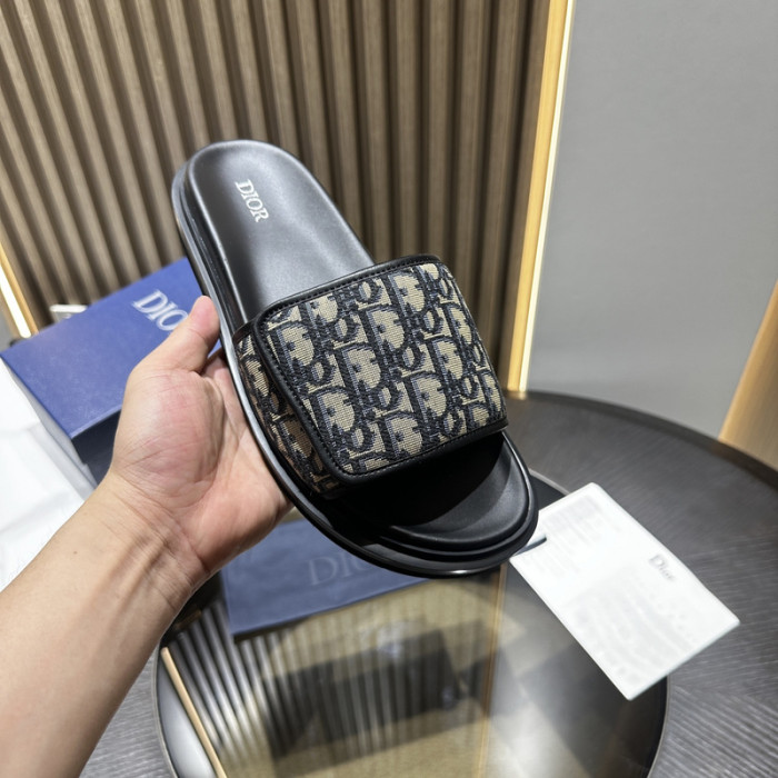 d10r sandal