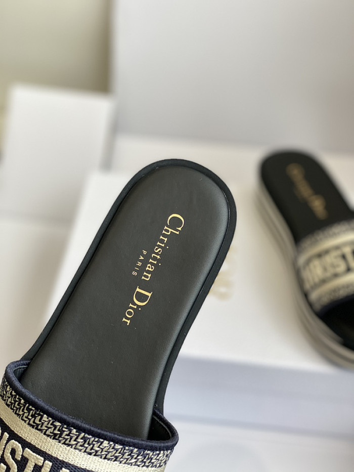 d10r sandal