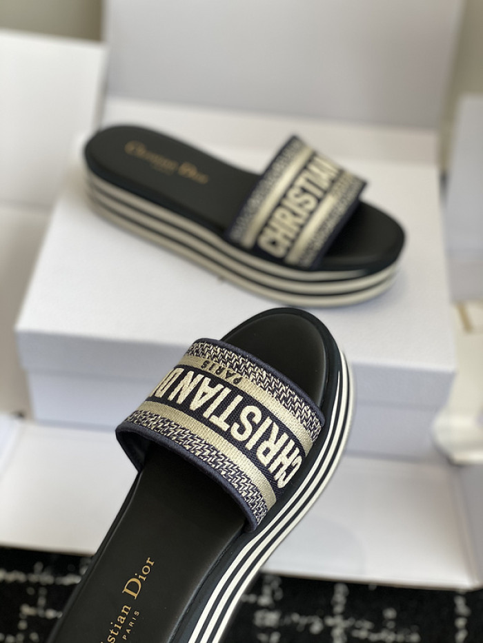 d10r sandal