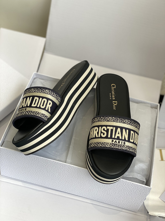 d10r sandal